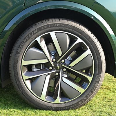 Li L6/L7/L9 PRO/Max/Ultra 2024 EV SUV Энергетическое транспортное средство Электрический автомобиль Гибрид расширенного диапазона