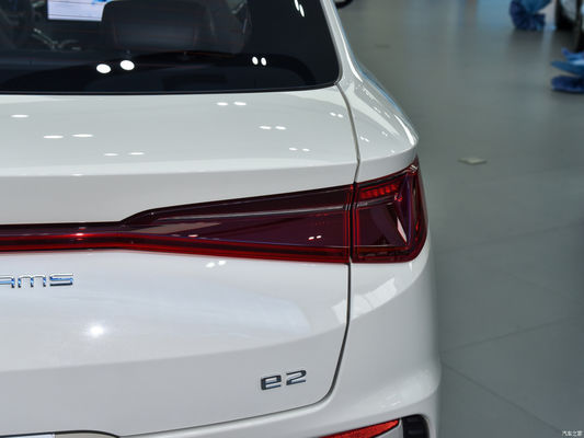 EV Cars 2024 Byd E2 Lux Edition Белый с задней рукой Торсионный луч Задняя подвеска Форма