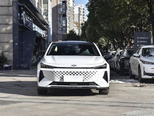 Changan Qi Yuan A06 с белым внешним цветом и гидравлической тормозной системой