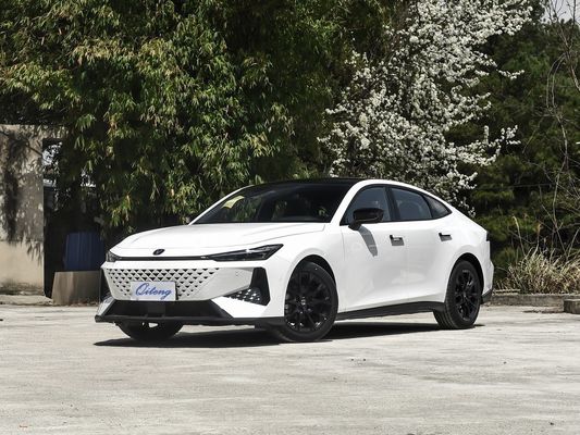 Автоматическая коробка передач Чанган Uni-V 1,5 т 5 мест Седан Uni V с максимальной скоростью 205 км/ч