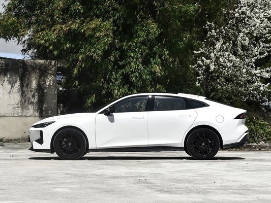 Автоматическая коробка передач Чанган Uni-V 1,5 т 5 мест Седан Uni V с максимальной скоростью 205 км/ч