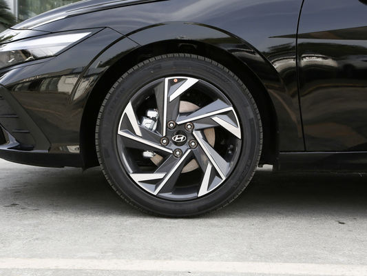 Hyundai Elantra 2023 1.5L CVT Lux Edition Бензиновый автомобиль с объемом 1000-1600CC