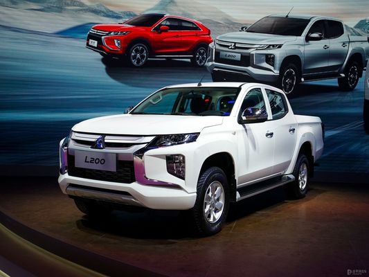 Пикап дизельное транспортное средство Mitsubishi L200 2023 2.3t Tanqu максимальная скорость 171 км/ч