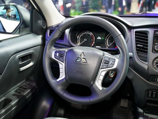Пикап дизельное транспортное средство Mitsubishi L200 2023 2.3t Tanqu максимальная скорость 171 км/ч