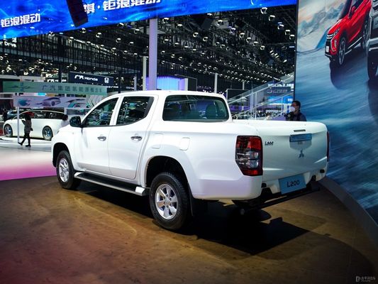 Пикап дизельное транспортное средство Mitsubishi L200 2023 2.3t Tanqu максимальная скорость 171 км/ч