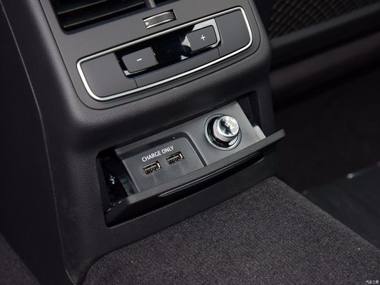Audi A4l 2023 45tfsi Quattro Selected Dynamic Version Седан с автоматической коробкой передач