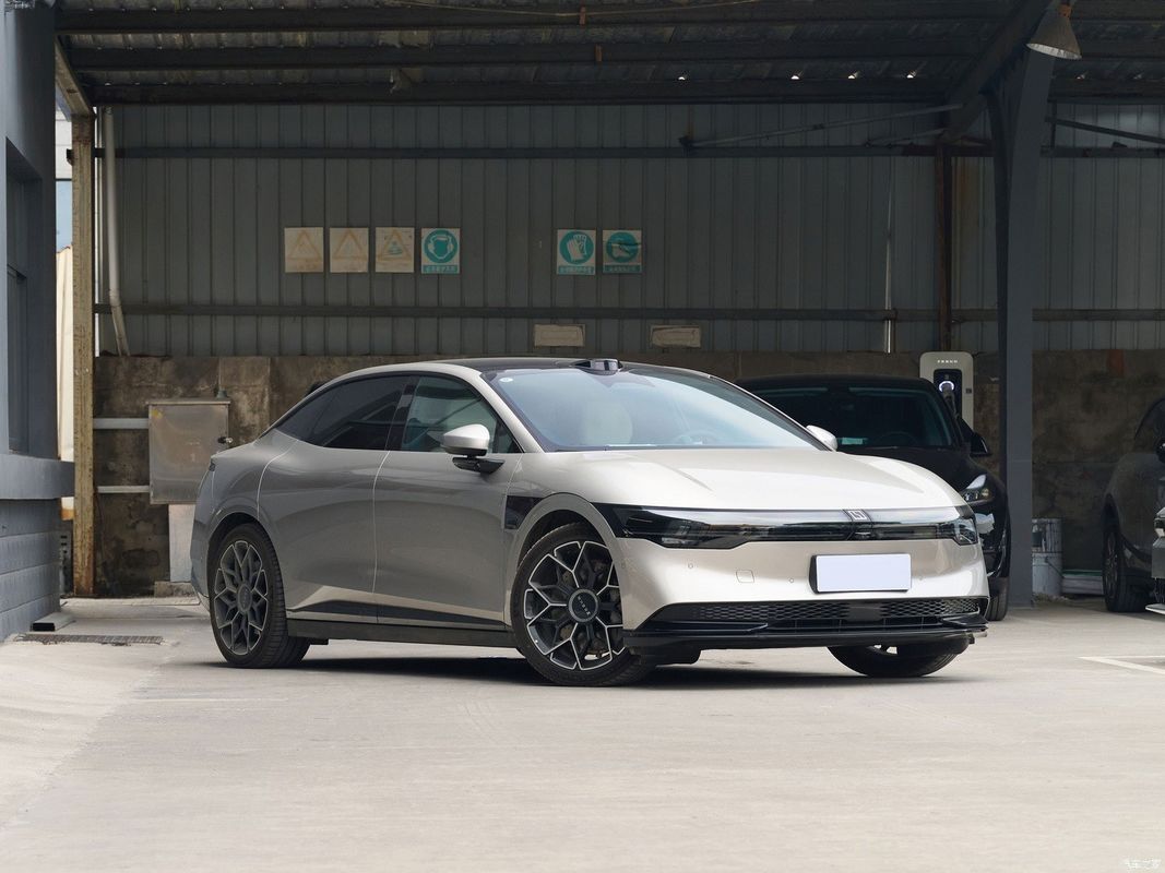 Чистый электрический 2024 Автомобиль Zeekr007 Седан 4WD 75kwh 100wkwh Батарея Максимальная скорость 210 Km/H EV