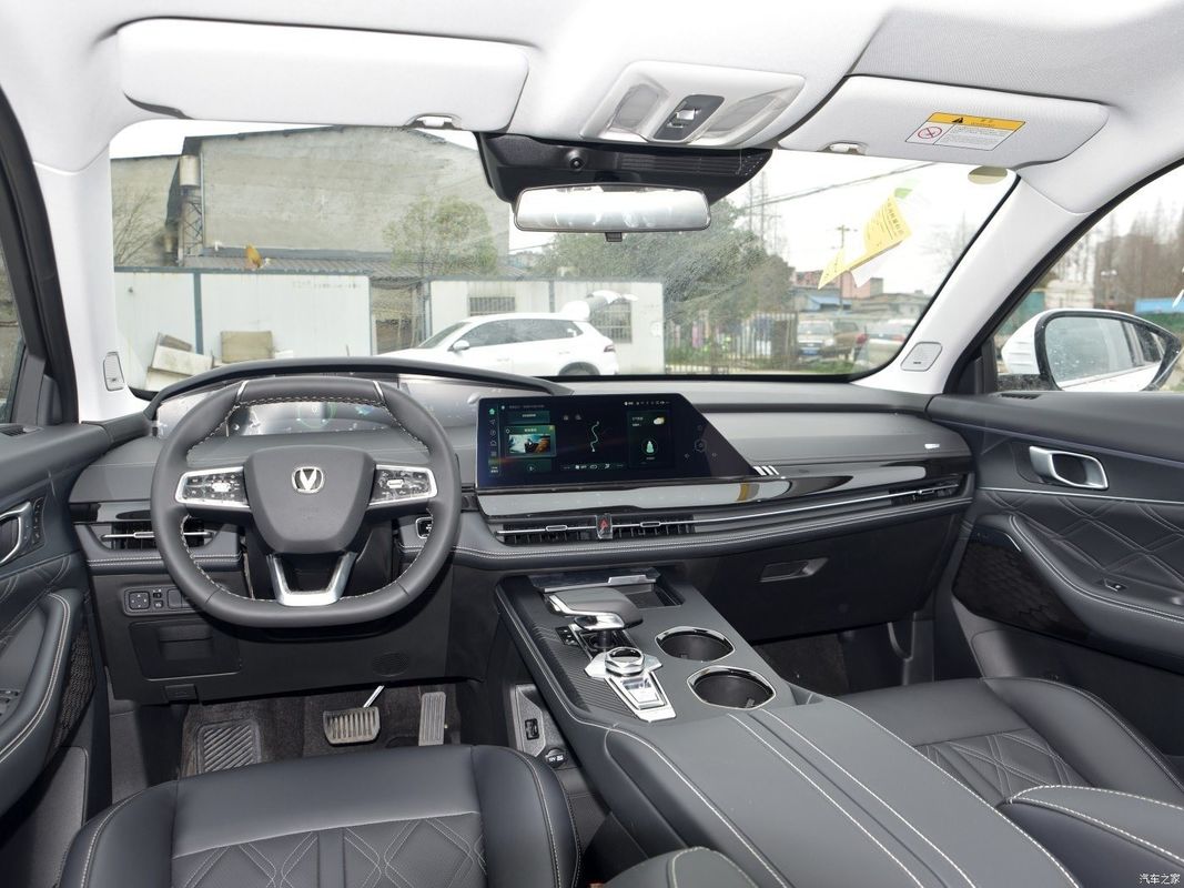 Чанган Юни-К 2.0t 4WD Юэсиан SUV бензиновый автомобиль с 4865 * 1948 * 1690 Размер