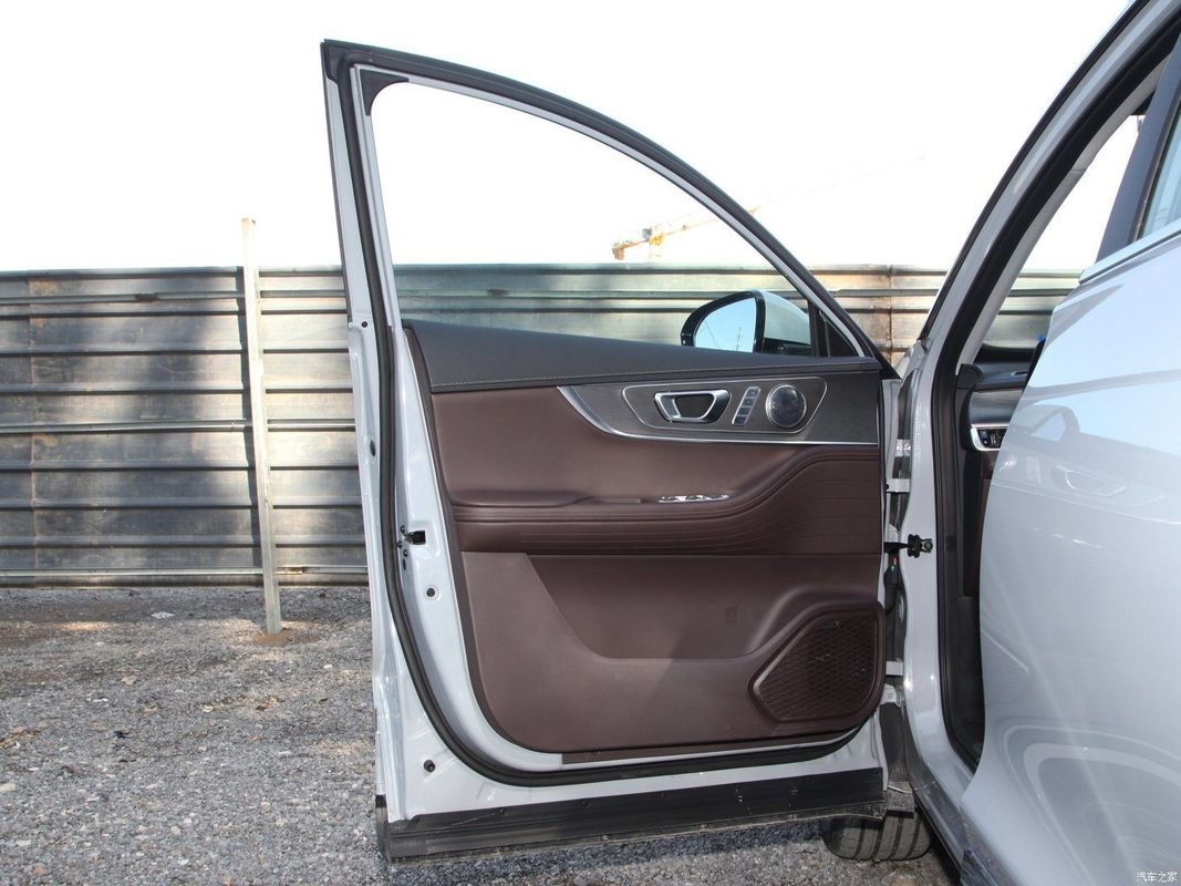 Chery Tiggo8 PRO 290t 2WD Space 7-местный бензиновый внедорожник с размером 4745*1860*1745