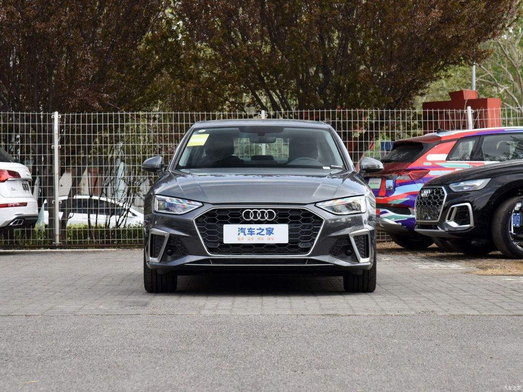Бензиновый автомобиль Audi A4l 2023 40tfsi Мода Динамическая версия 5 сидений роскоши и стиля